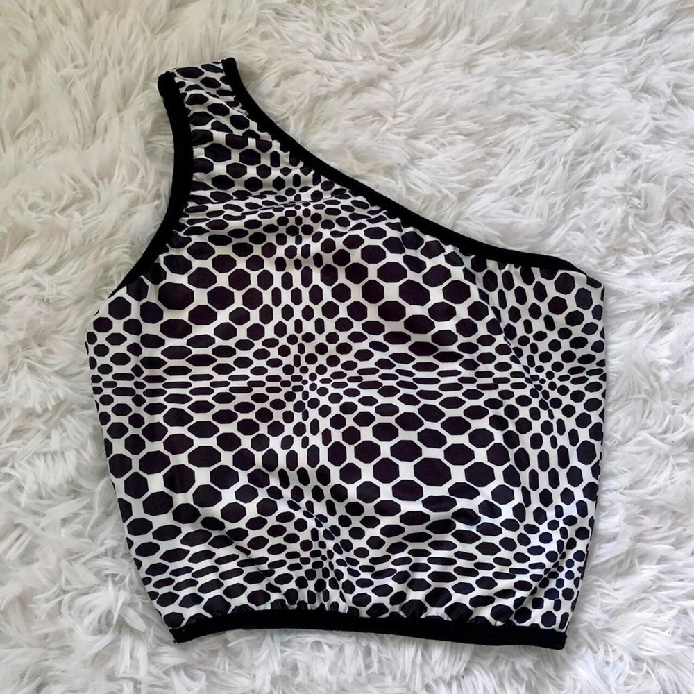 Distorted geometric print white and black cropped tank top